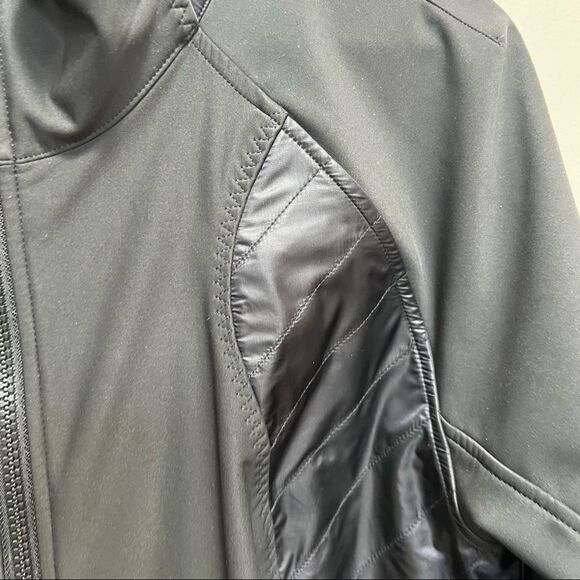 Lululemon Wind Runner Black Softshell Jacket Size 12 Activewear Outdoor Running - Picture 4 of 13